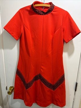 Vtg 70s MCM Shoft dress black trim Mini Dress with Black Trimmed Collar